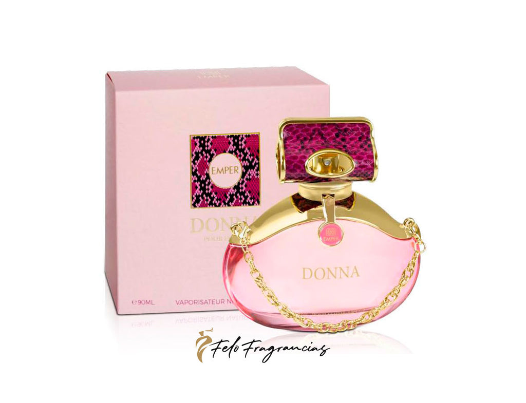 Eau de Parfum en frasco rosa con tapón dorado y caja rosa a juego