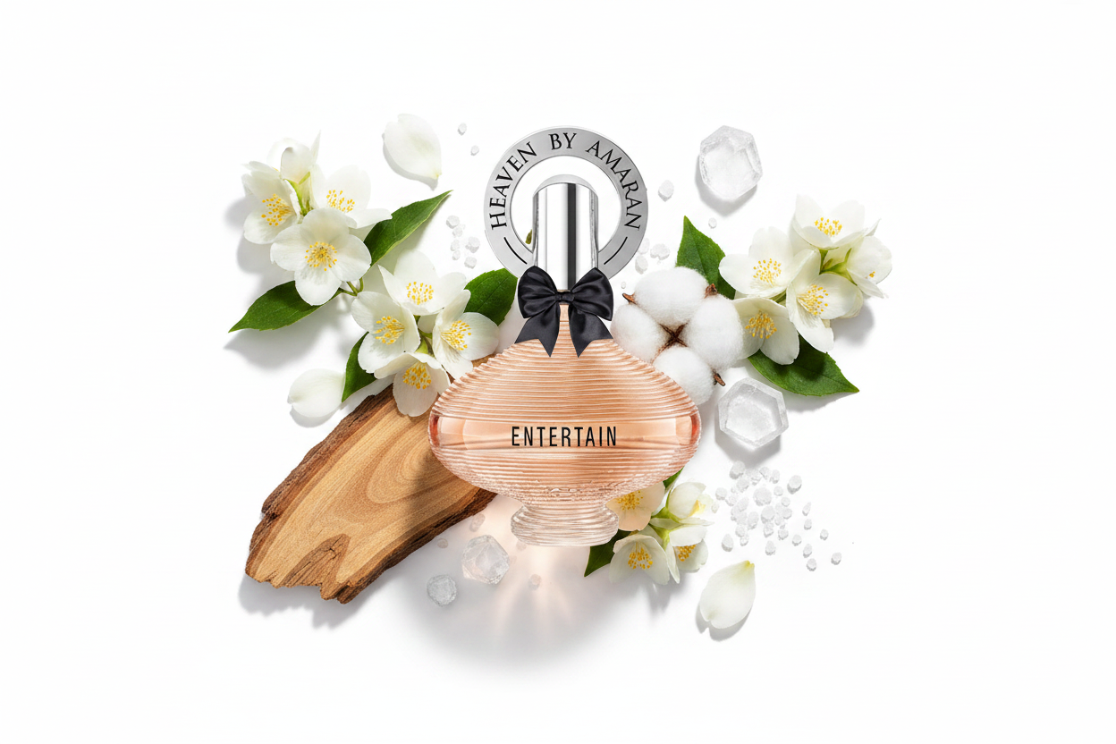 Perfume Eau de Parfum en frasco transparente con tapa negra y moño negro.