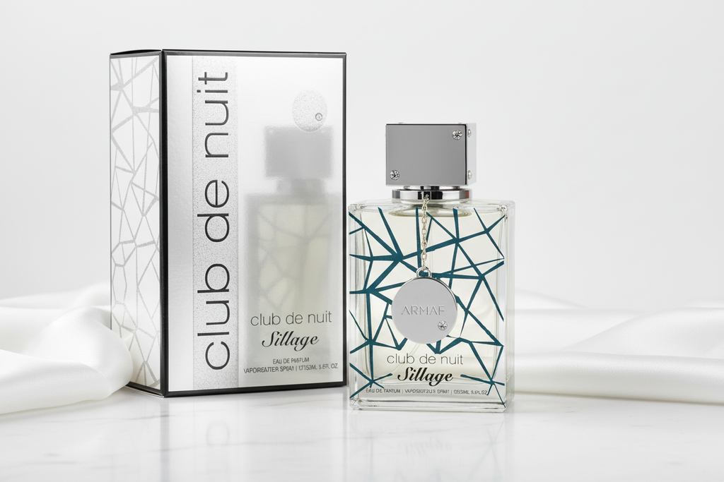 Perfume Armaf en caja y frasco transparente con diseño geométrico azul y tapa plateada.