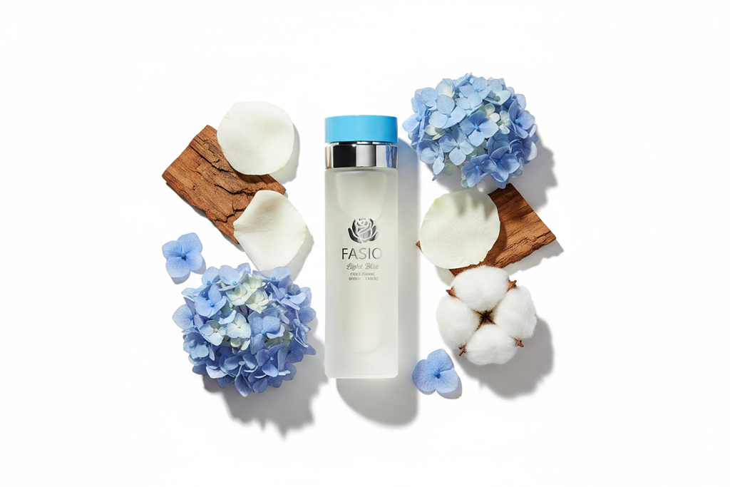 Frasco de Eau de Parfum Emper Fasio con tapa azul y flores azules