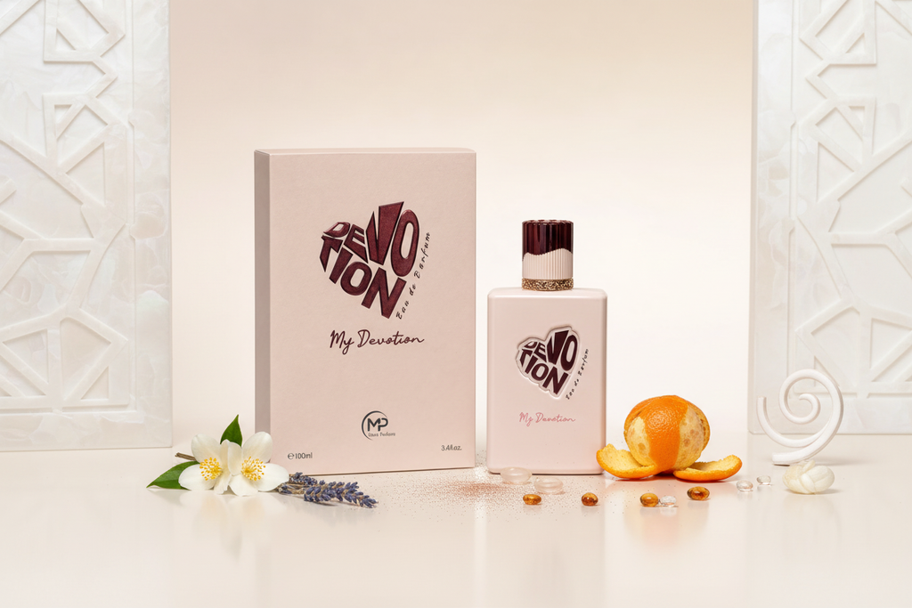 Bharara Mast Devotion Women Eau de Parfum 100ml en composición editorial árabe clara