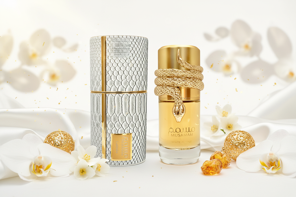 Eau de parfum Lattafa Musamam en botella 100 ml, plateada con detalle dorado